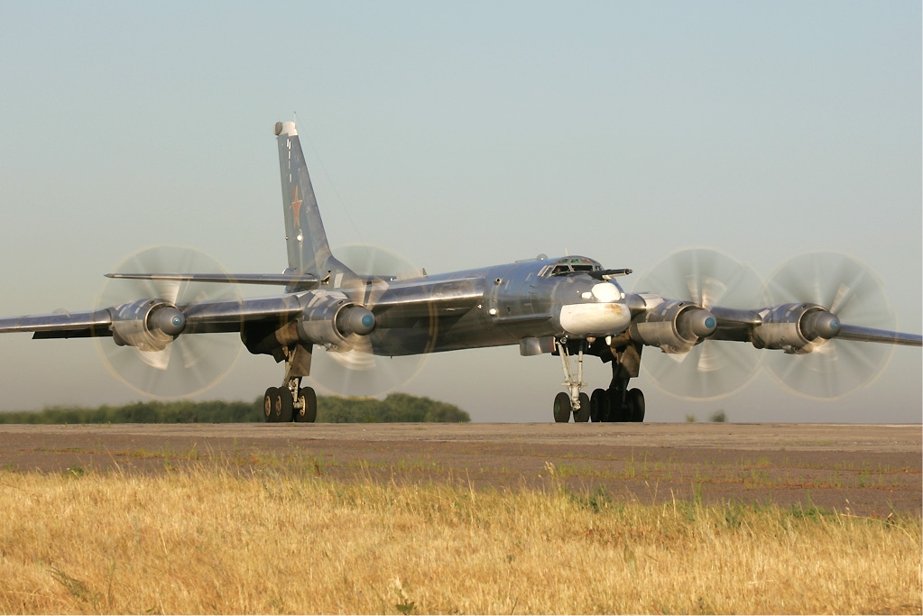 http://www.netvalley.com/abcdefgh/archive/Science/006_science_technics-2_files/Tu-95_at_Engels_in_July_2006.jpg